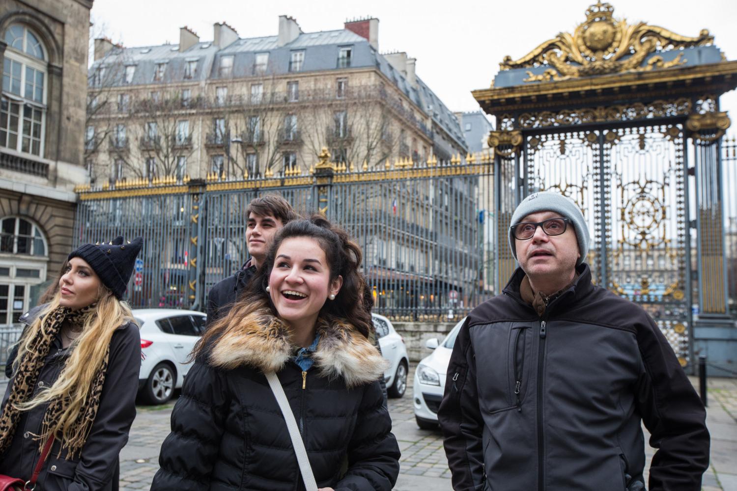 <a href='http://xswcpy.mizutokaze.net'>博彩网址大全</a> French Professor Pascal Rollet leads students on a study tour in Paris.