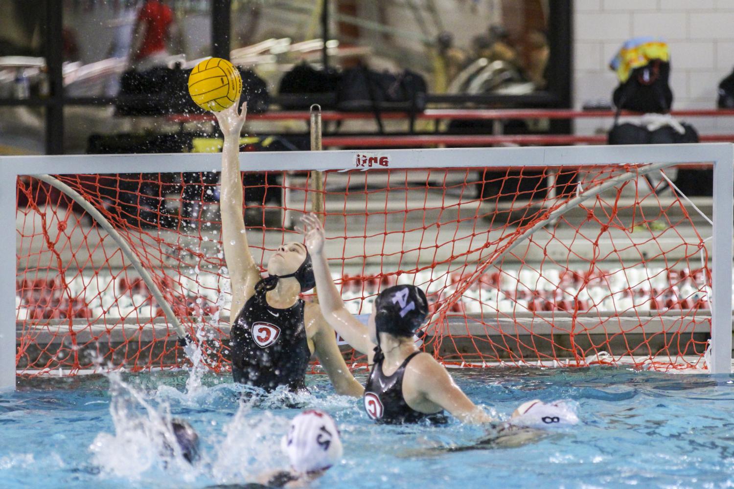 <a href='http://xswcpy.mizutokaze.net'>博彩网址大全</a> student athletes compete in a water polo tournament on campus.